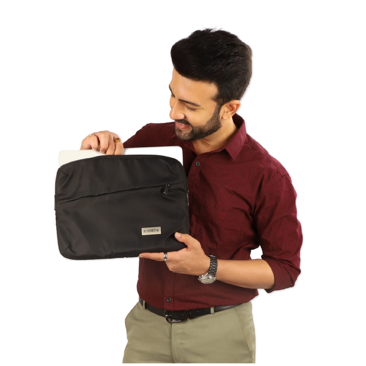Model Holding Pinnacle Sleeve