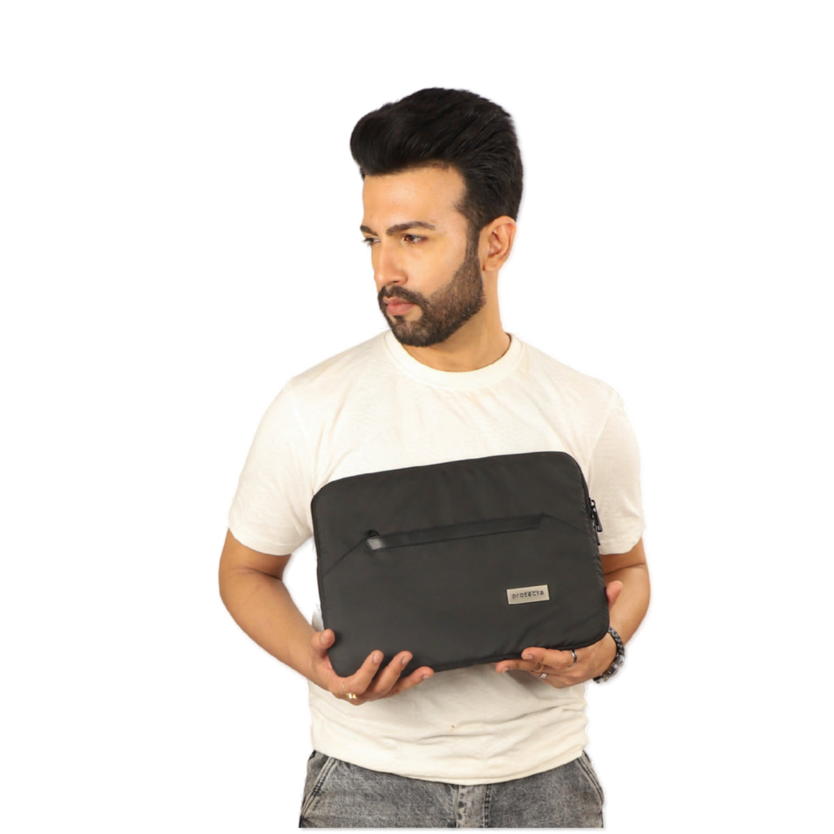 Model Holding Apex Sleeve
