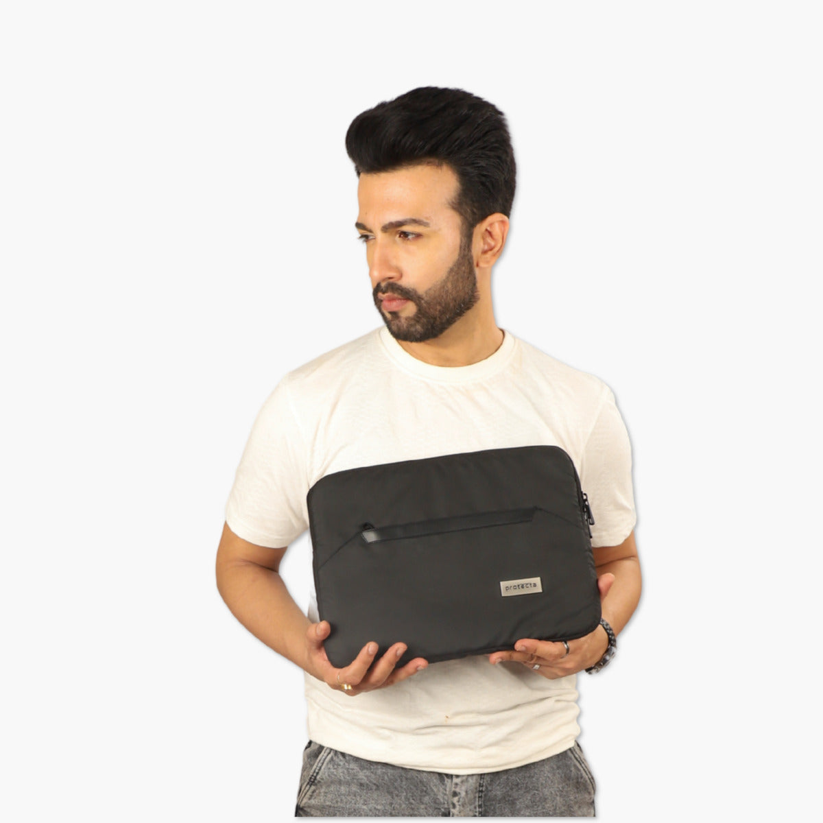 Model Holding Apex Sleeve