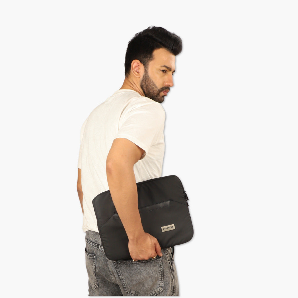 Model Holding Apex Sleeve