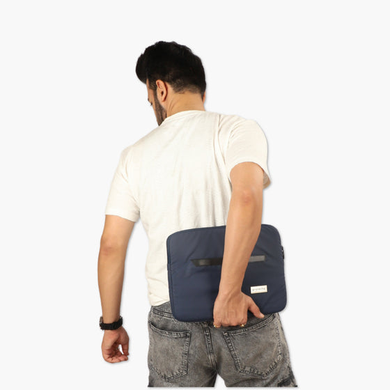 Model Holding Apex Sleeve