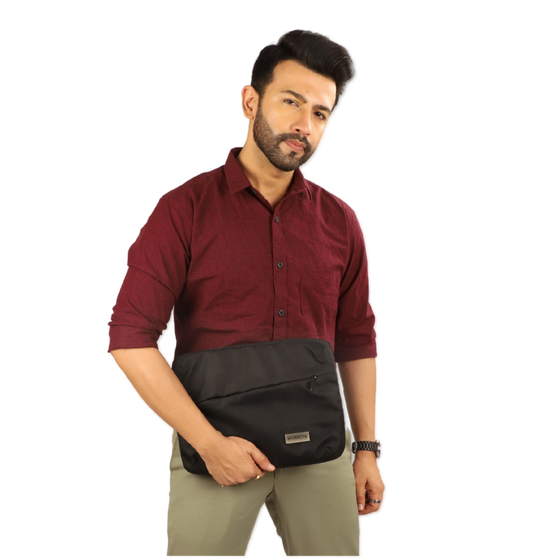 Model Holding Pinnacle Sleeve