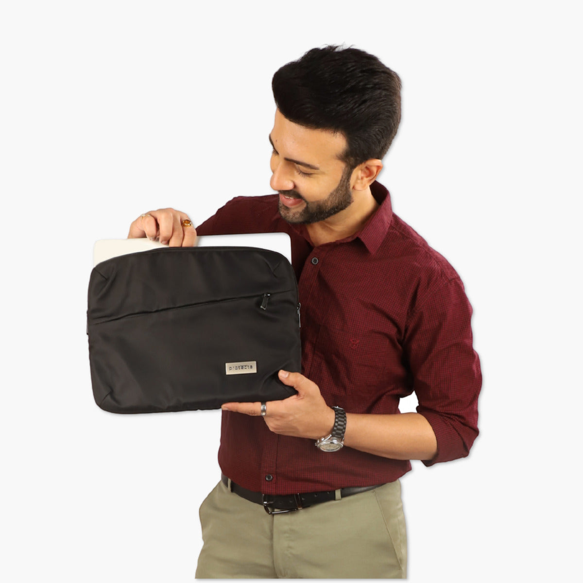 Model Holding Pinnacle Sleeve