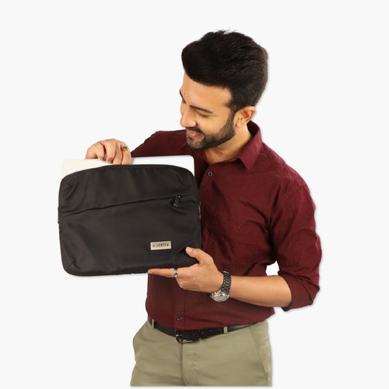 Model Holding Pinnacle Sleeve