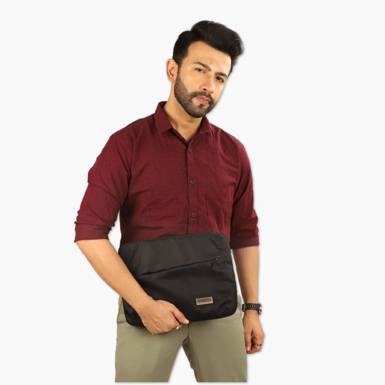 Model Holding Pinnacle Sleeve