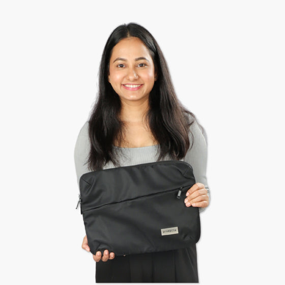 Model Holding Pinnacle Sleeve